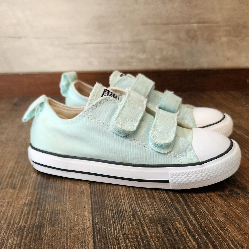 Converse Toddler Size 9 Light Green Velcro Sneakers